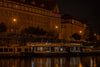 Crucero nocturno con una copa de Prosecco.