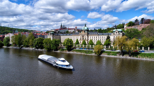 Crucero de dos horas por el río Moldava en Praga 