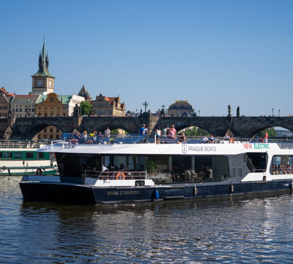 Crystal Dinner - Prague Boats