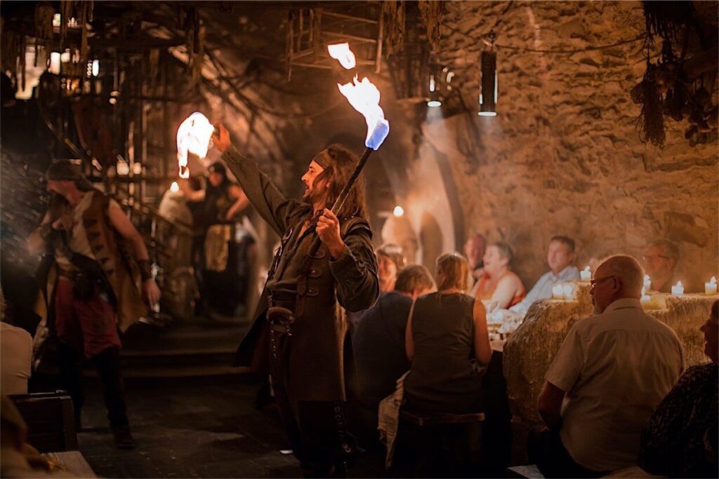 U Pavouka - Show Medieval